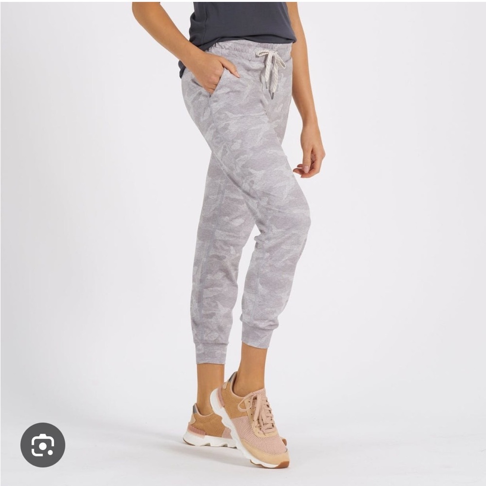 Vuori pale heather camo performance joggers